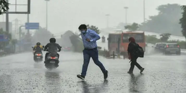 delhi-rain-1592807802 How to Ride an Electric Bike During the Monsoon?